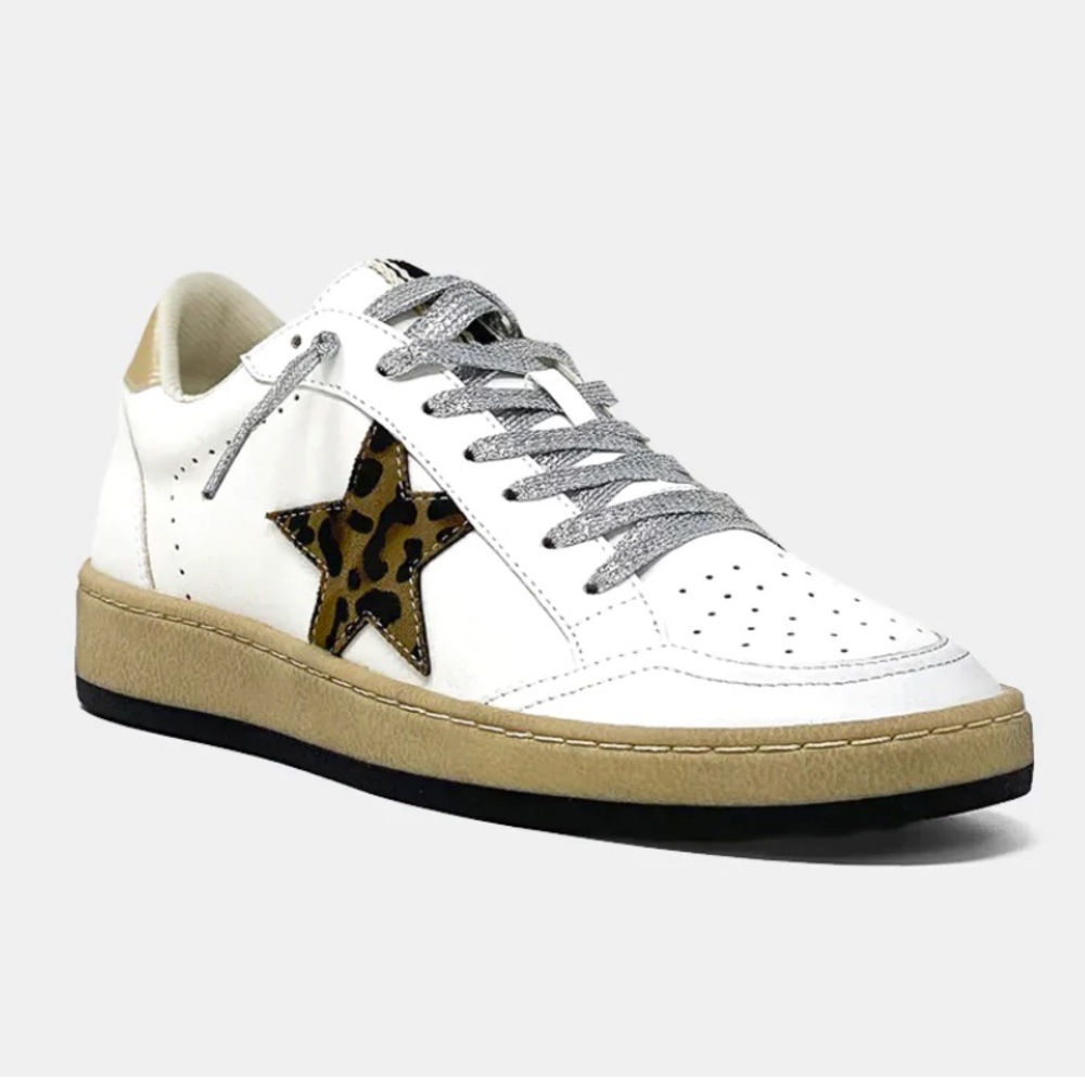 Like new! Leopard star sneakers so comfy!